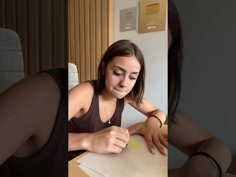 LA COMPAÑERA QUE HACÍA SQUISHIES